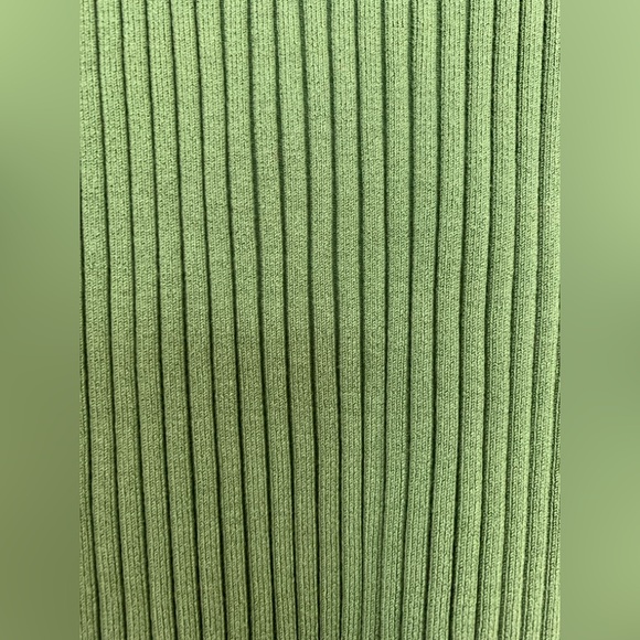 Long Sleeve Green Ribbed Top - Picture 11 of 16